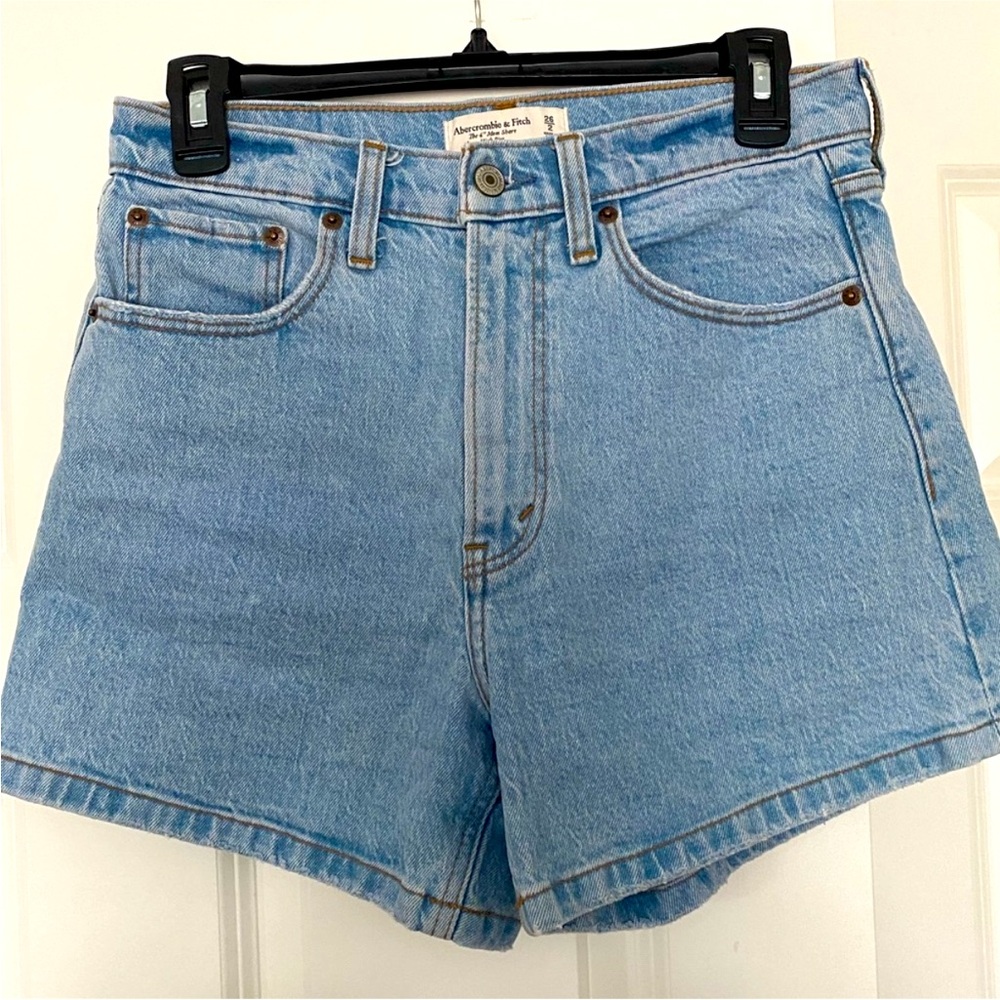 Abercrombie & Fitch 4” Mom Jean Shorts